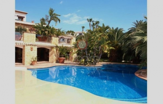 To enjoy the Costa Blanca, we have exclusive Villas in Sabatera-Moraira