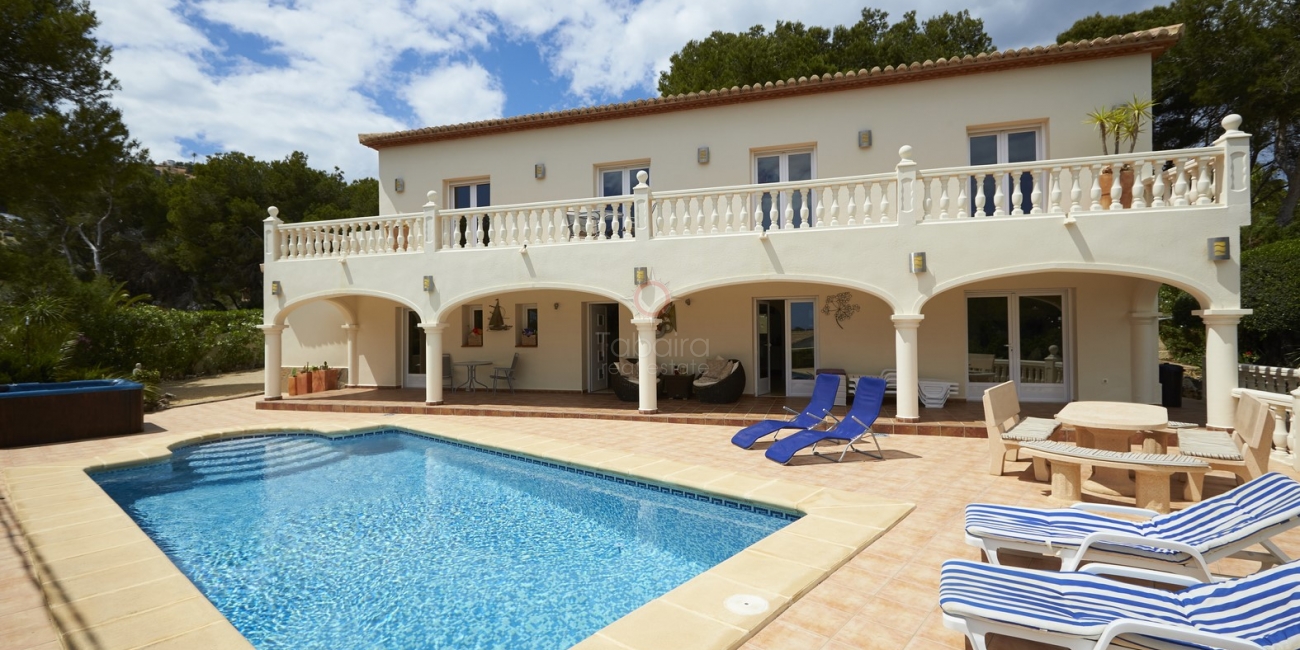 Nueva Villa con vistas al mar en venta en Benimeit Moraira
