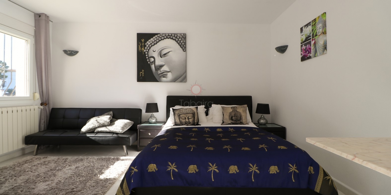 Amplia villa de cuatro dormitorios en venta en Moraira