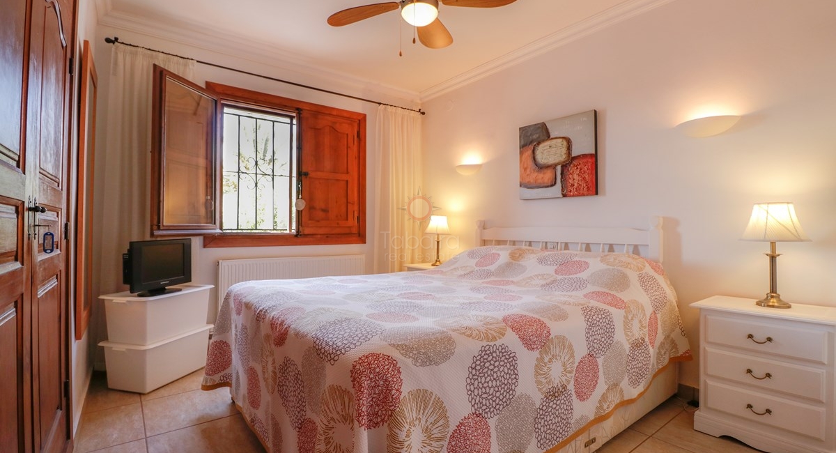 ▷ Villa de tres dormitorios en venta en Moraira Costa Blanca