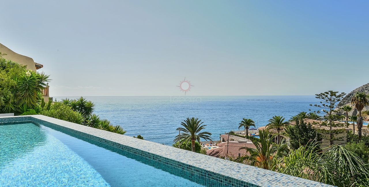 ▷ Villa de luxe à vendre à Calpe à côté de la plage et de la marina