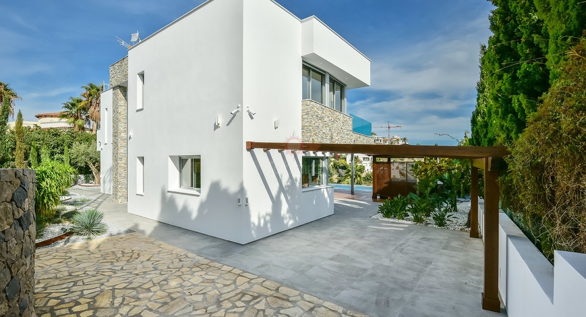 ▷ Villa de nueva construcción en primera línea de mar en venta en Calpe - Costa Blanca