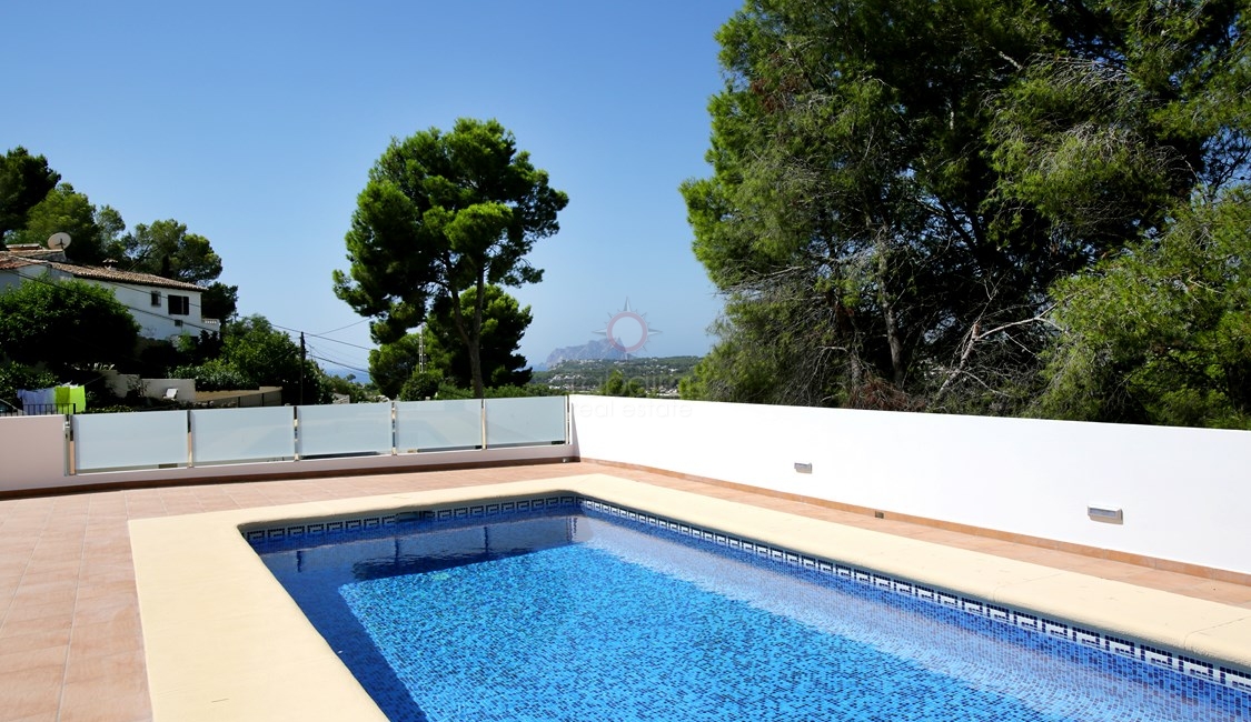 Modern renovated sea view villa for sale in Moraira