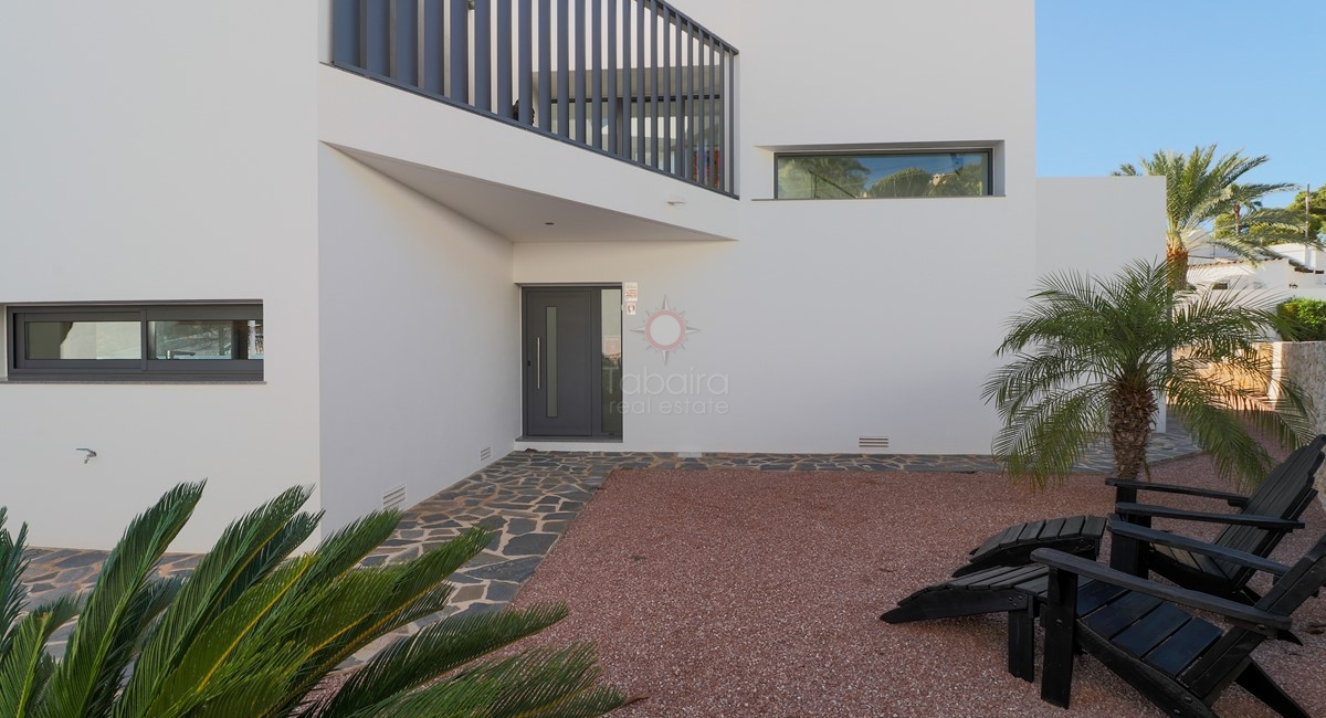 Villa de nueva construcción con vistas al mar en venta en Moraira España