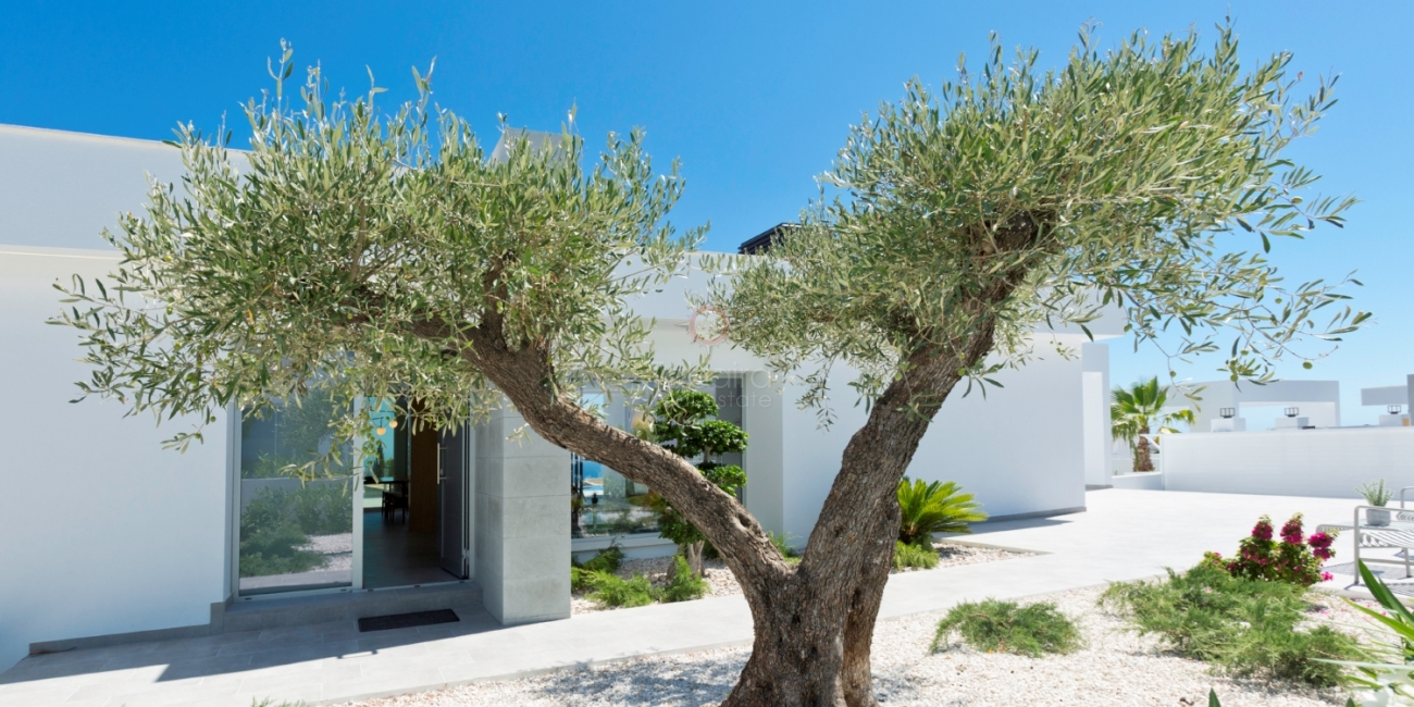 ​Luxury villa with sea views for sale in Cumbre del Sol