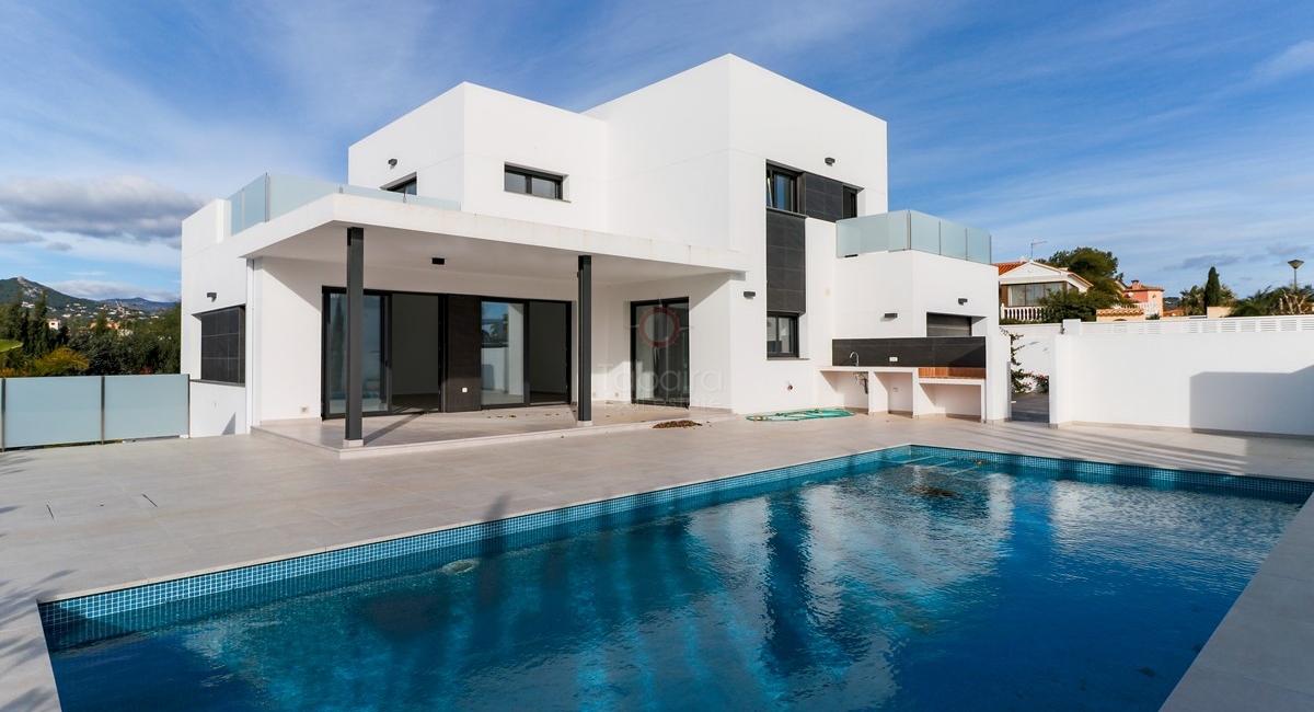 New build villa for sale in Calpe walking distance to the beach