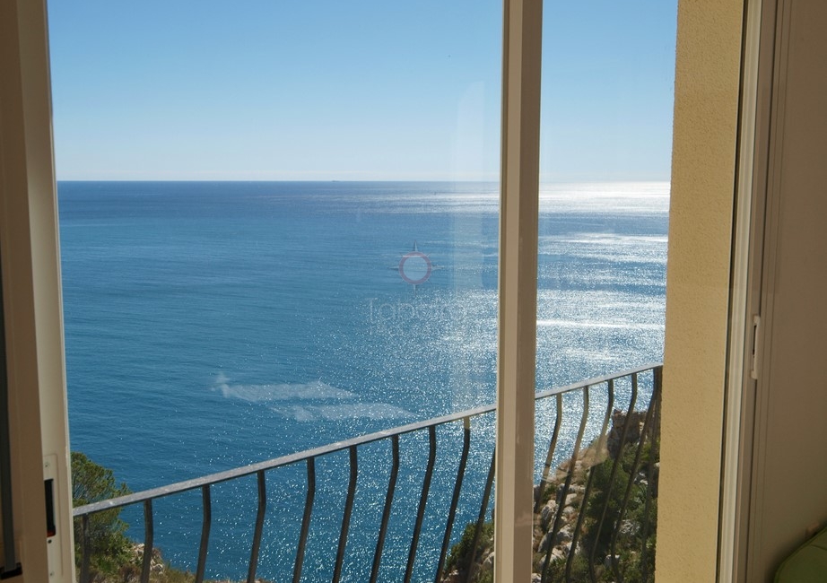 Vistas al mar desde el dormitorio villa en primera línea de Moraira Alicante