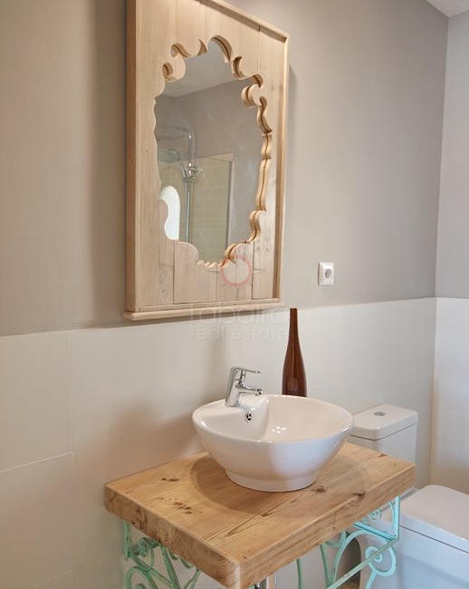 Villa à vendre à Benissa Buenavista, miroir de salle de bains 