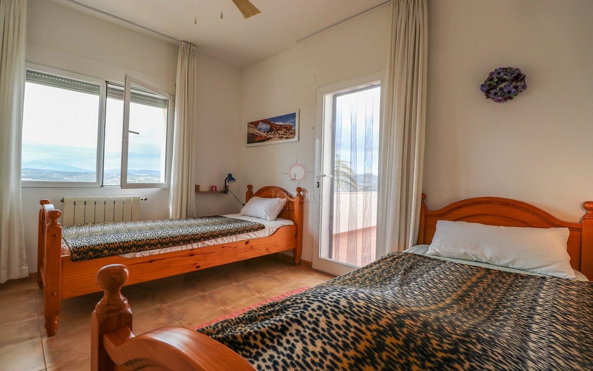 Zus Verwaand Overeenkomstig vijf slaapkamer villa met uitzicht op zee te koop in...