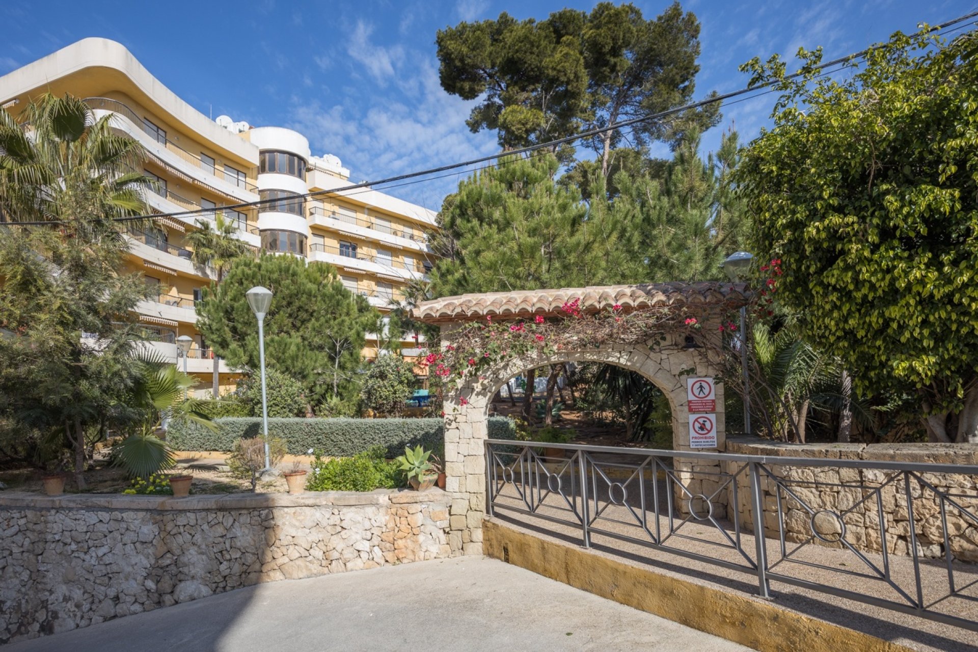 Appartement te koop in Moraira Centrum | Voorgevel