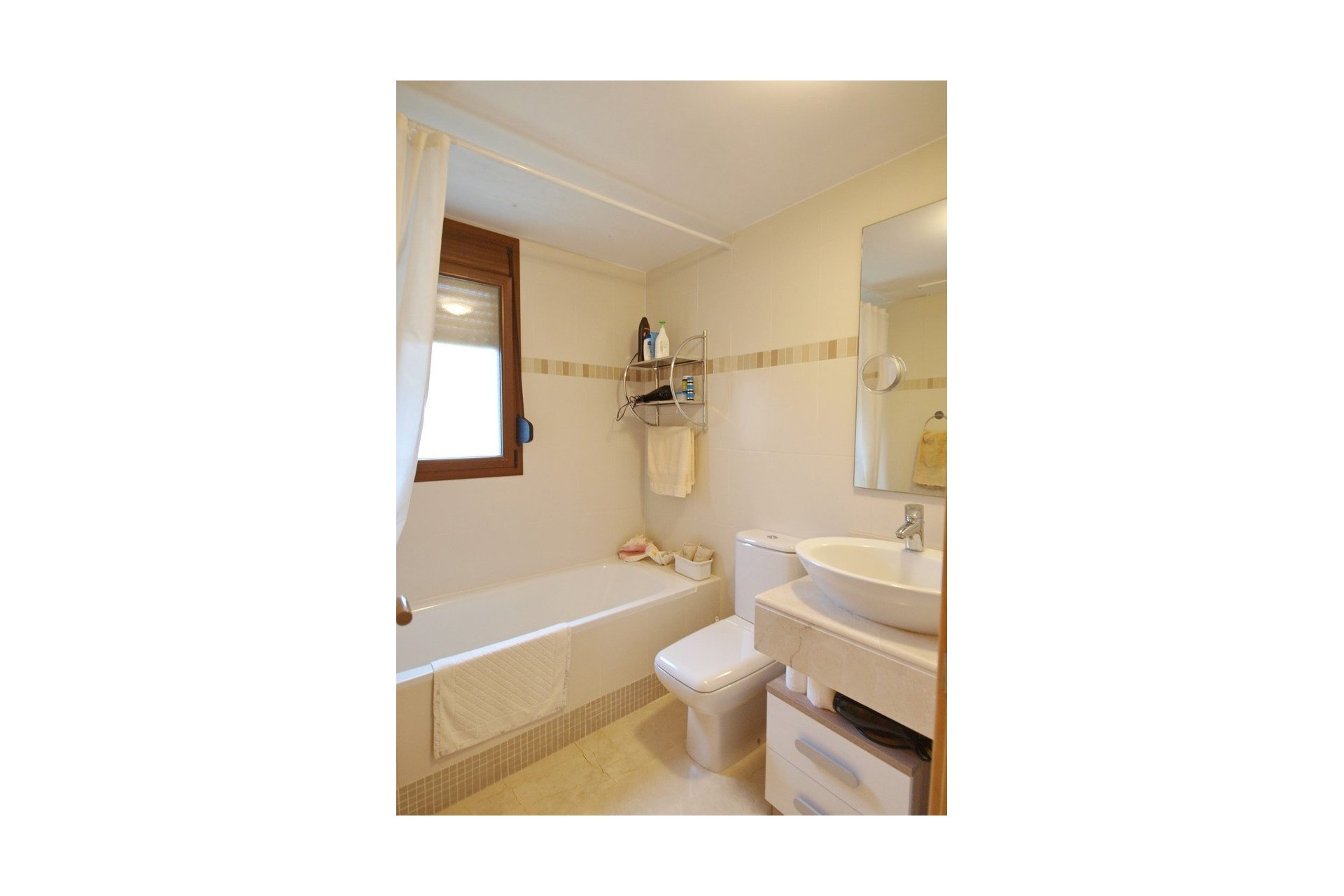 bathroom in apartment jardines de montemar benissa