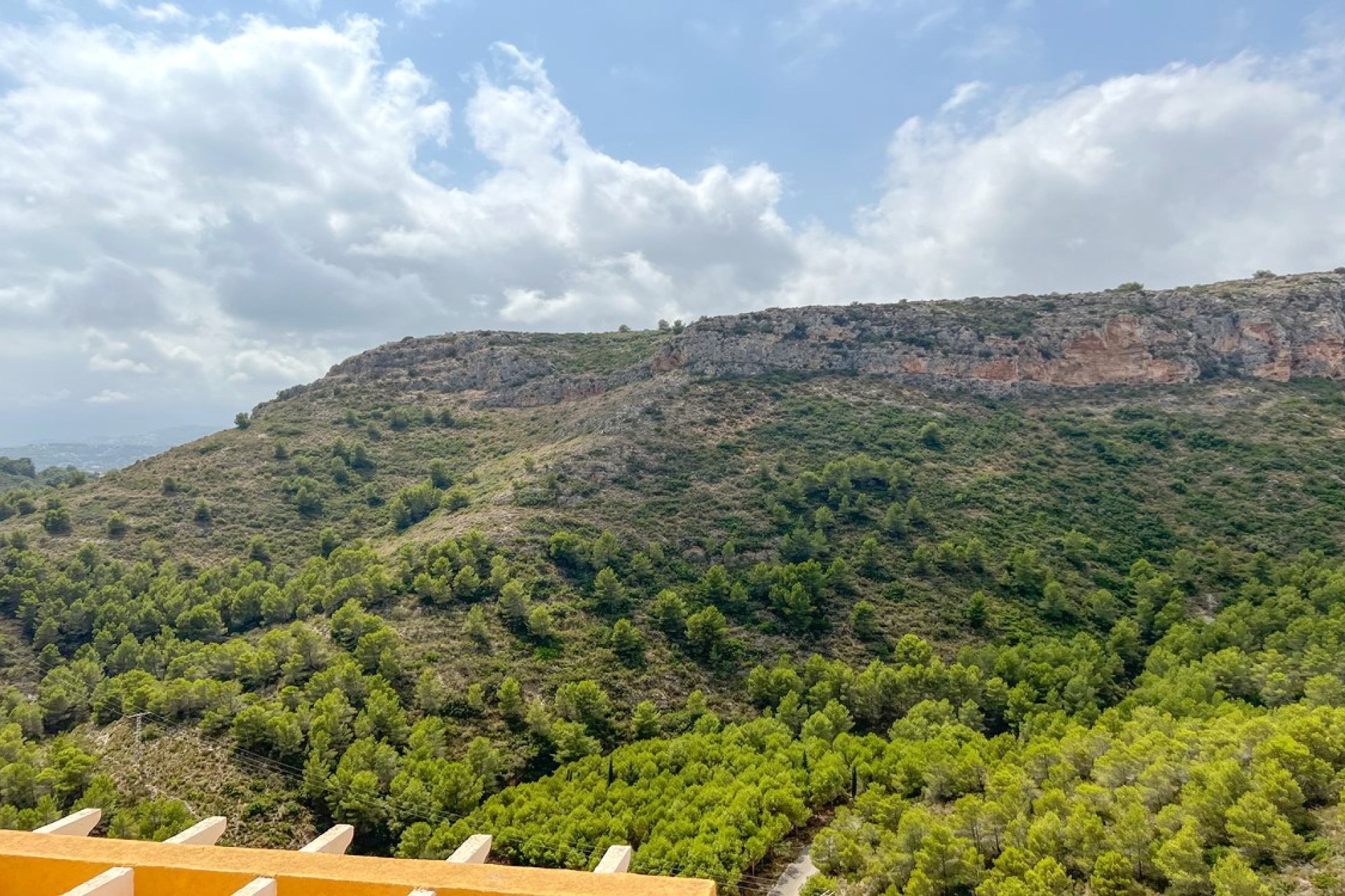 Blick auf die Berge in Montecala Cumbre del Sol