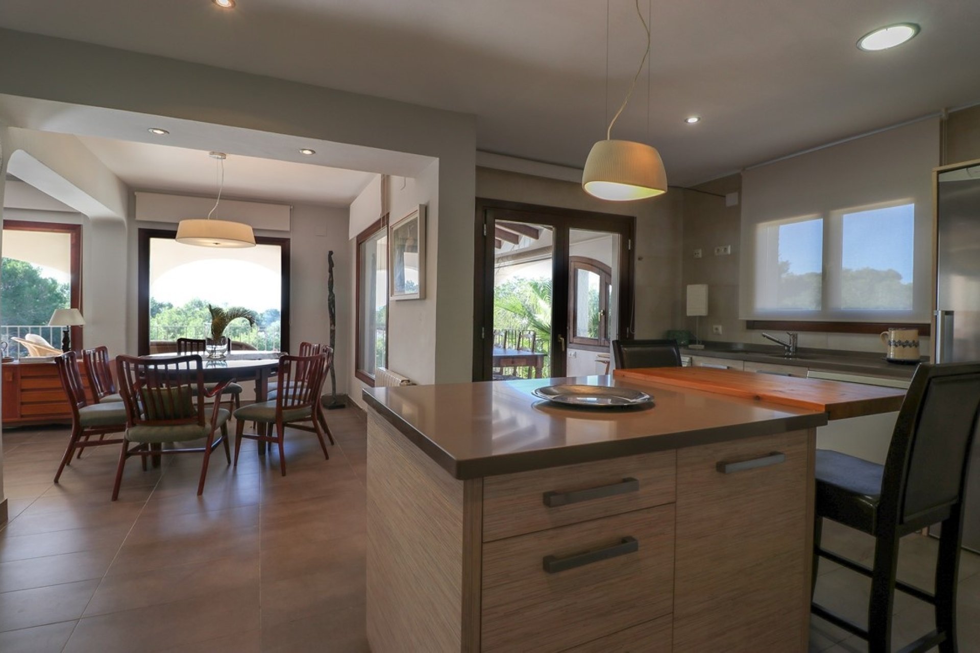 cuisine et salle à manger dans la propriété à el portet moraira