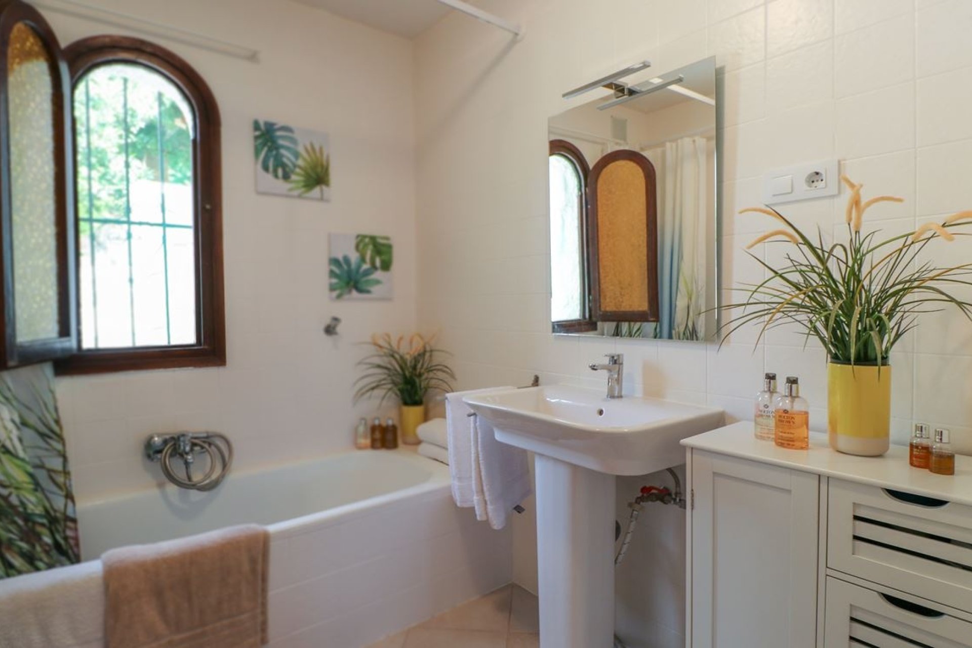 Eerste verdieping badkamer van de Moraira villa te koop