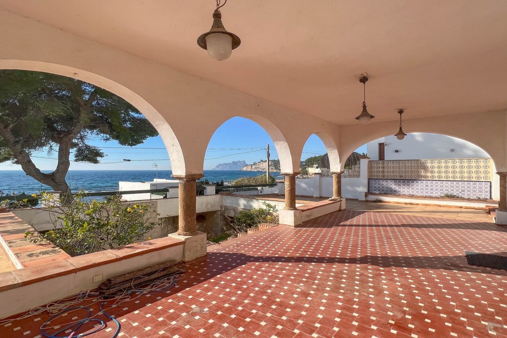 First-line to the sea villa for sale in Cometa Moraira