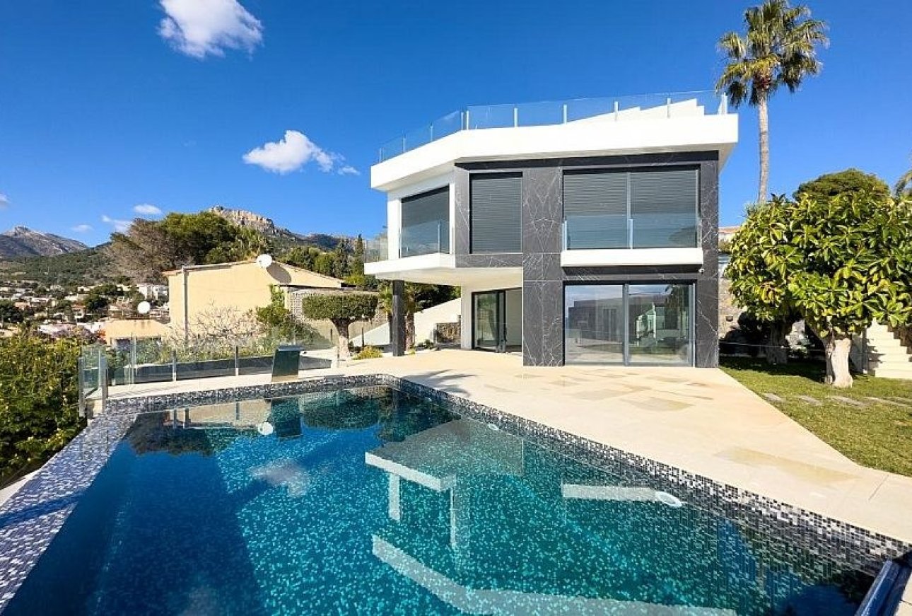 Front Facade - Frontline to the sea villa for sale in Calpe