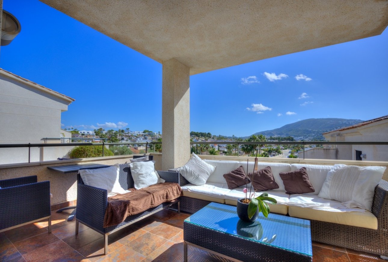 Front garden and level access to Moraira Sport Villa