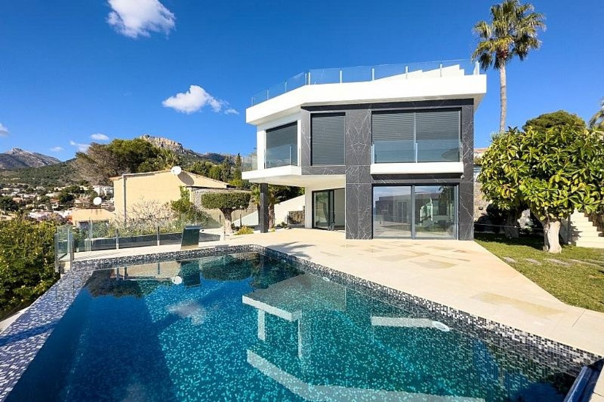 Frontfassade - Direkt am Meer Villa zu verkaufen in Calpe
