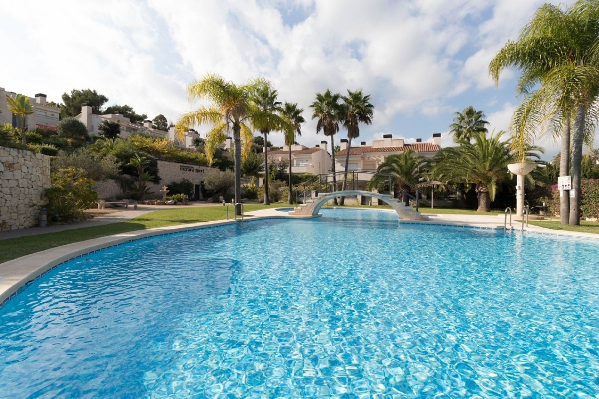 Garten- und Poolbereiche im Moraira Sport Complex