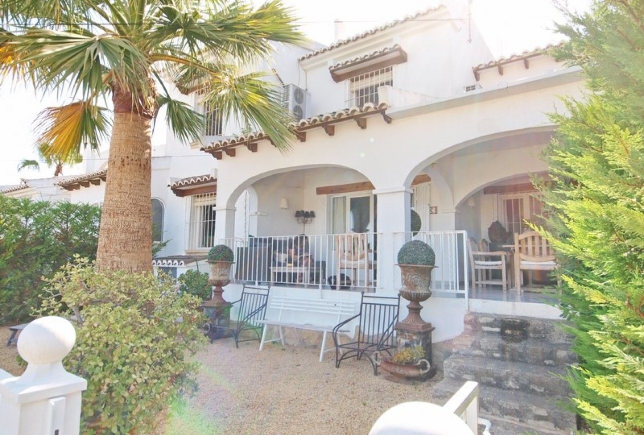 Grote gemeenschappelijke villa te koop in Paichi Moraira