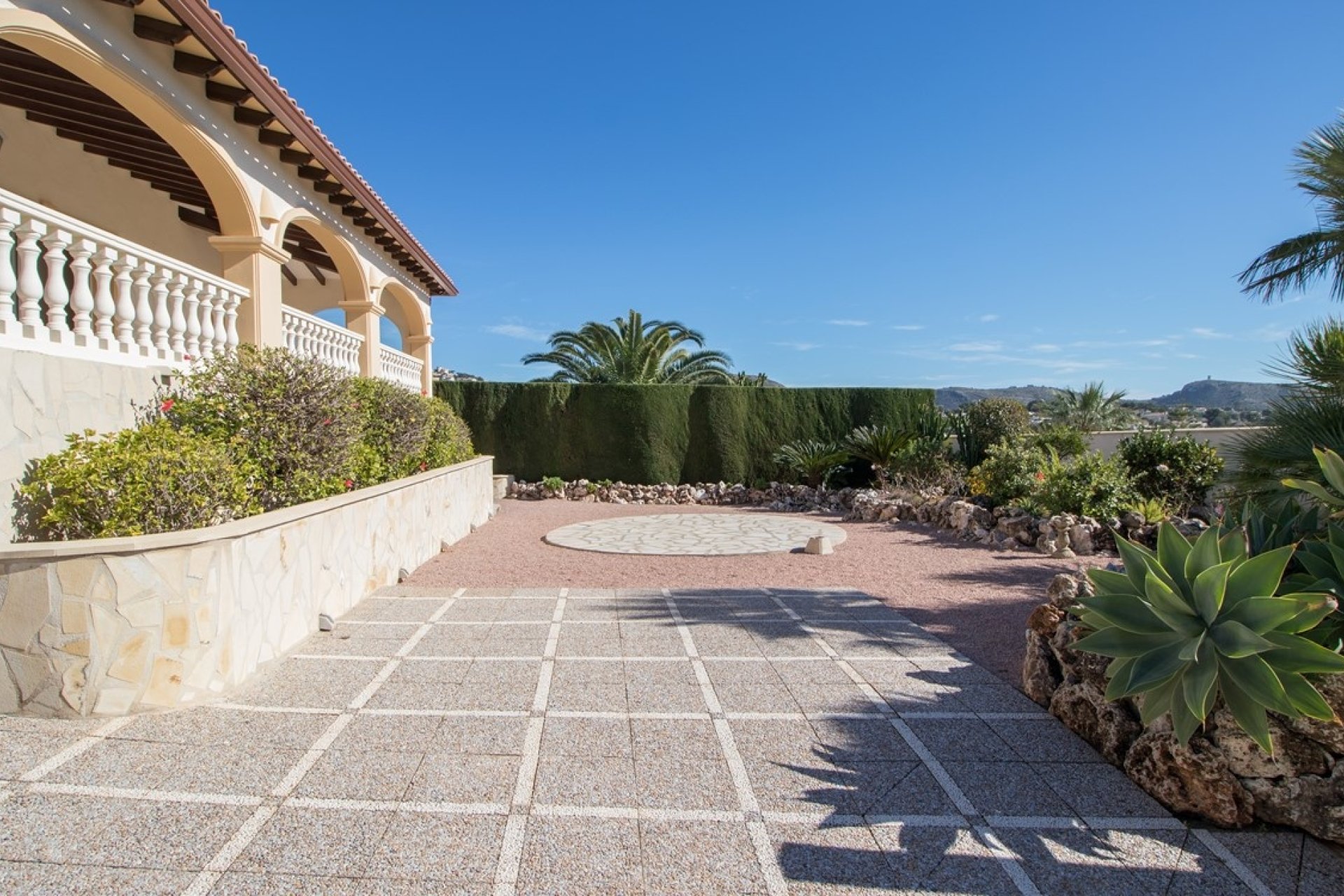 Hochwertige Villa mit Meerblick zum Verkauf neben Moraira