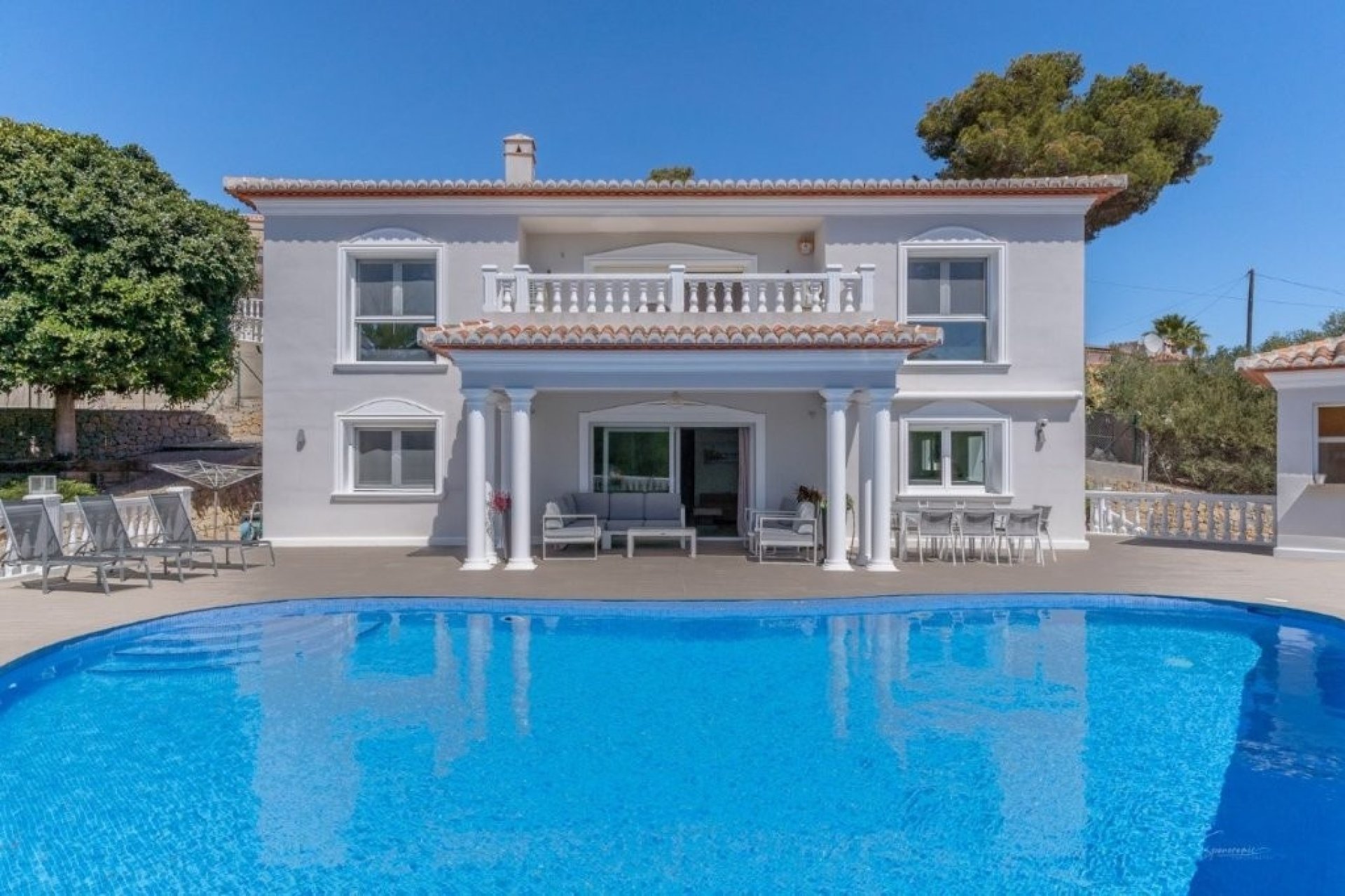 Lujosa villa cerca de El Portet Moraira - Fachada Delantera