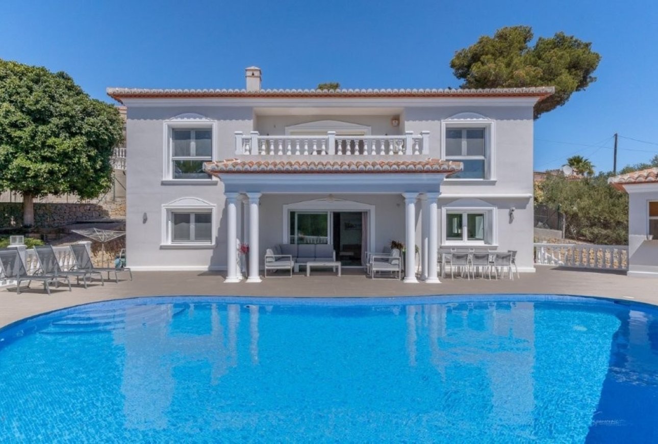 Luxe villa in de buurt van El Portet Moraira - Voorgevel