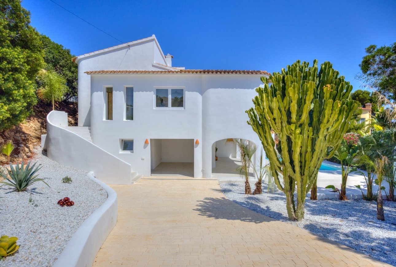 Luxuriöse Villa mit Südwestausrichtung und privatem Pool an der Moraira-Küste