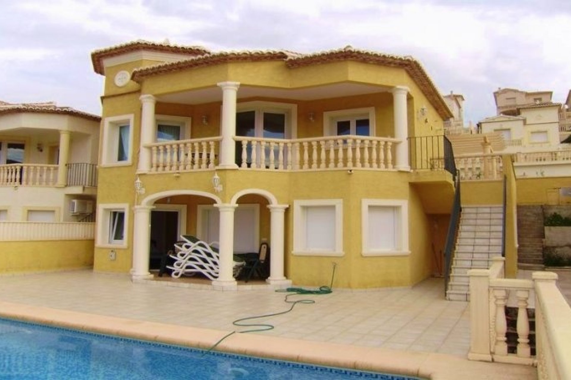 modern villa for sale in Caple close to the town  
