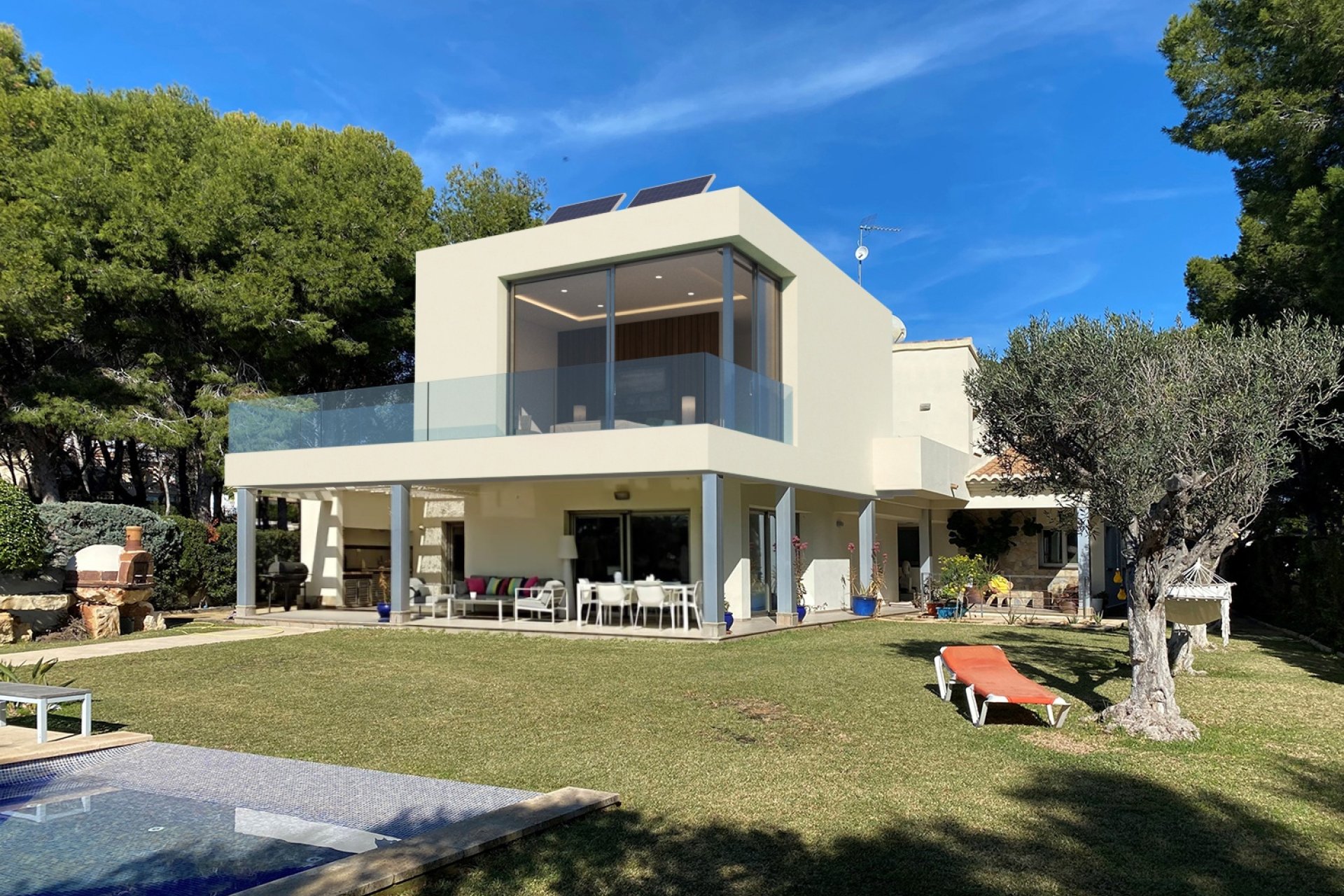 Moderne design villa met zee te koop in Cometa Moraira