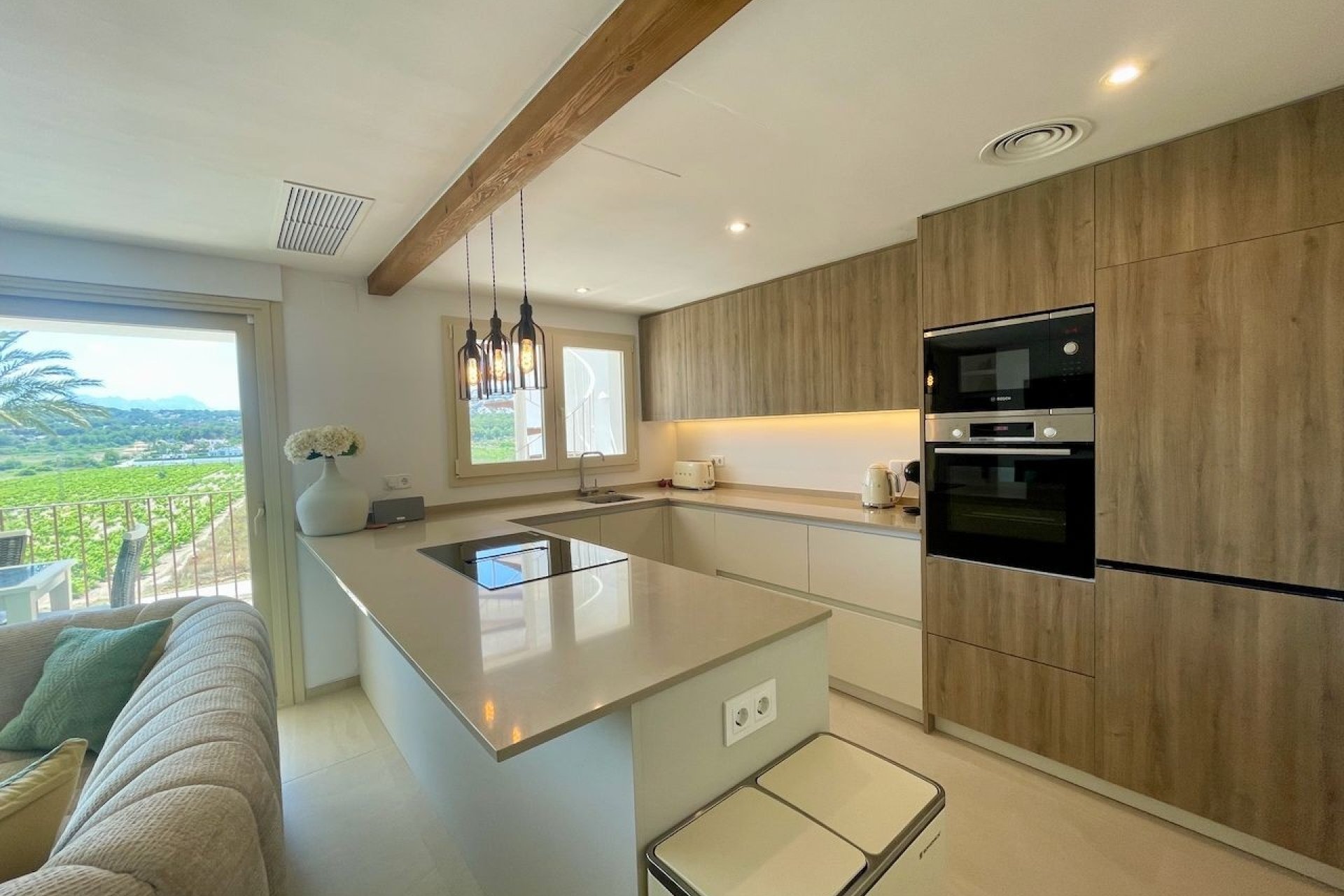 Moderne Küche im luxuriösen Penthouse in Moraira