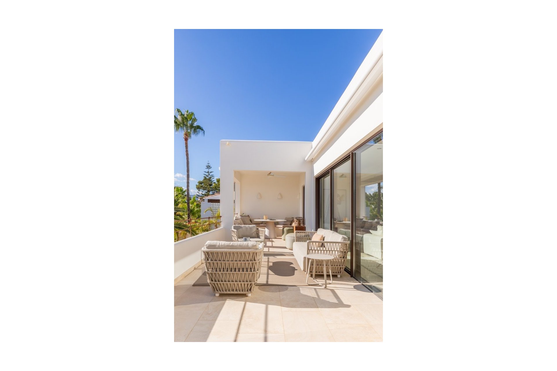 Moderne Villa im Ibiza-Stil in San Jaime Moraira