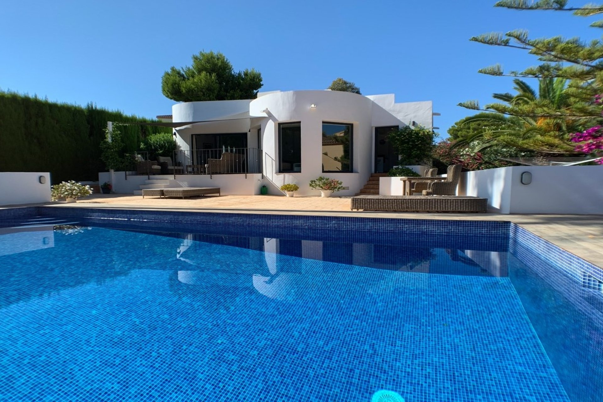Moderne villa te koop in Cometa Moraira, dichtbij de stad