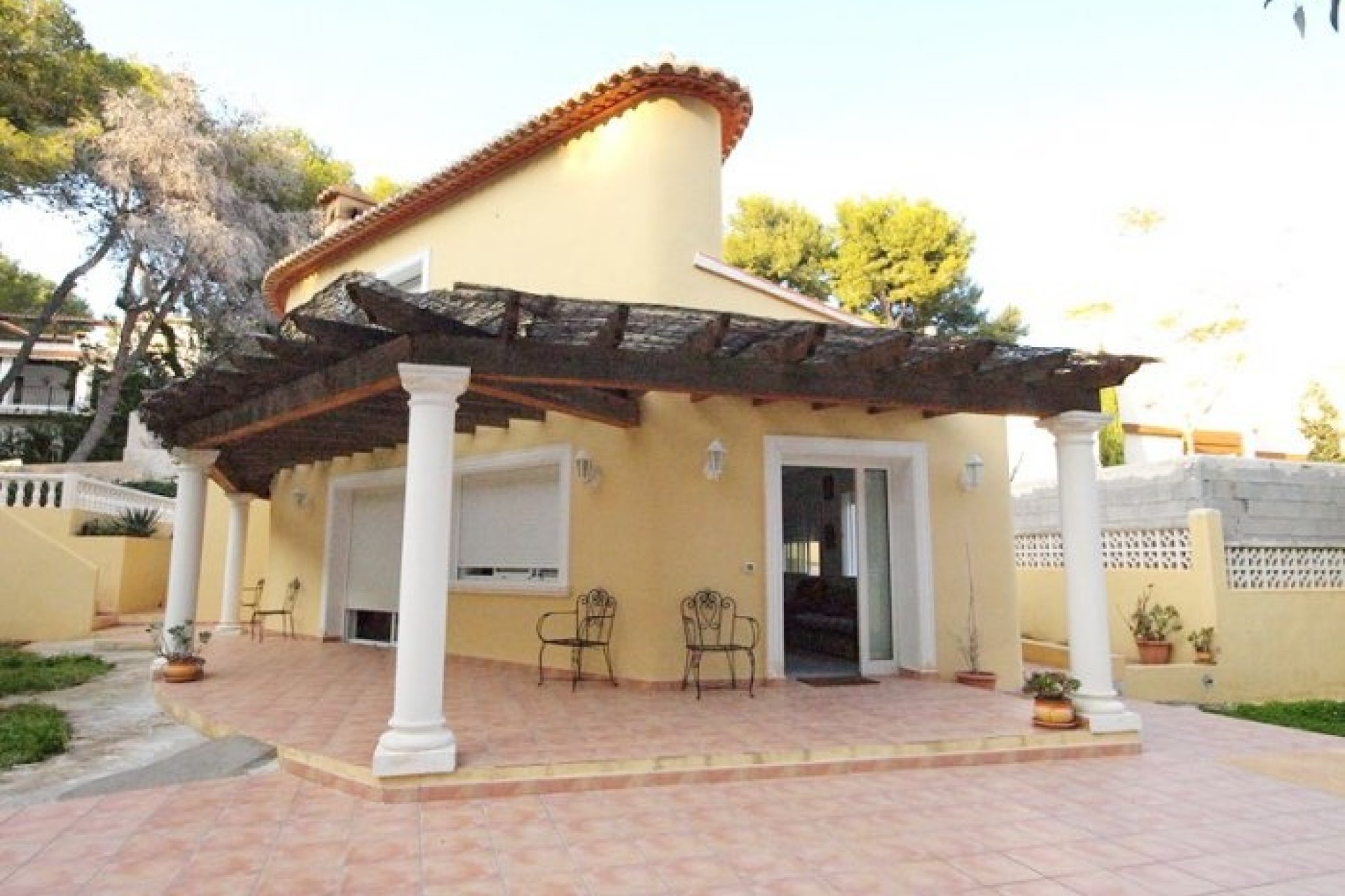 moderne villa te koop in de buurt van het strand in El Portet , Moraira