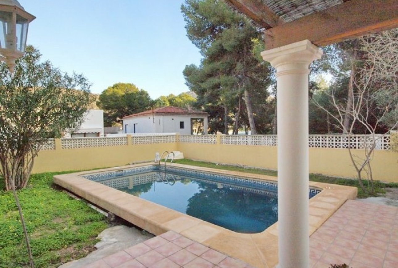 moderne Villa zu verkaufen in Strandnähe in El Portet , Moraira