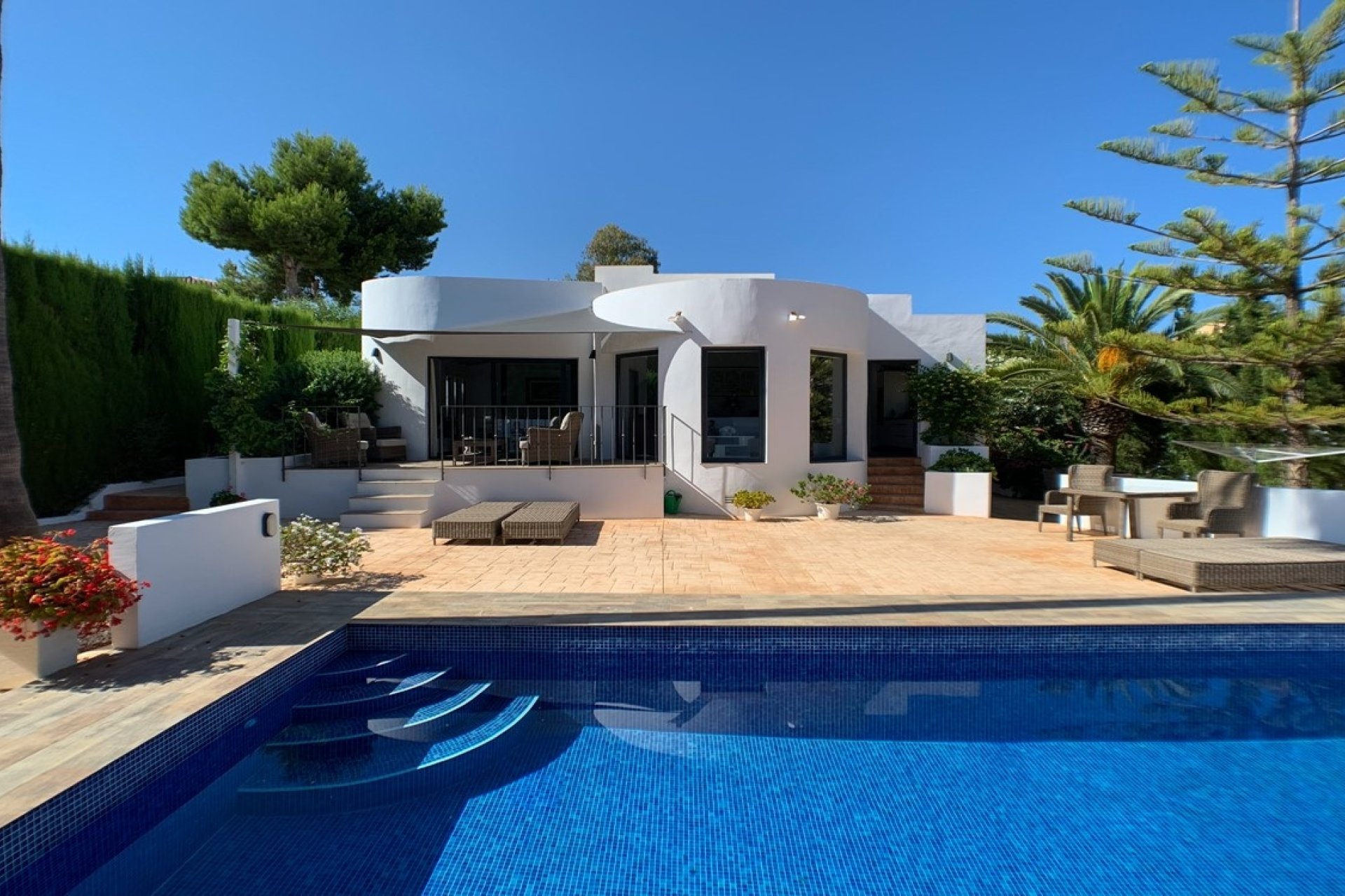 Moderne Villa zum Verkauf in Cometa Moraira in der Nähe der Stadt