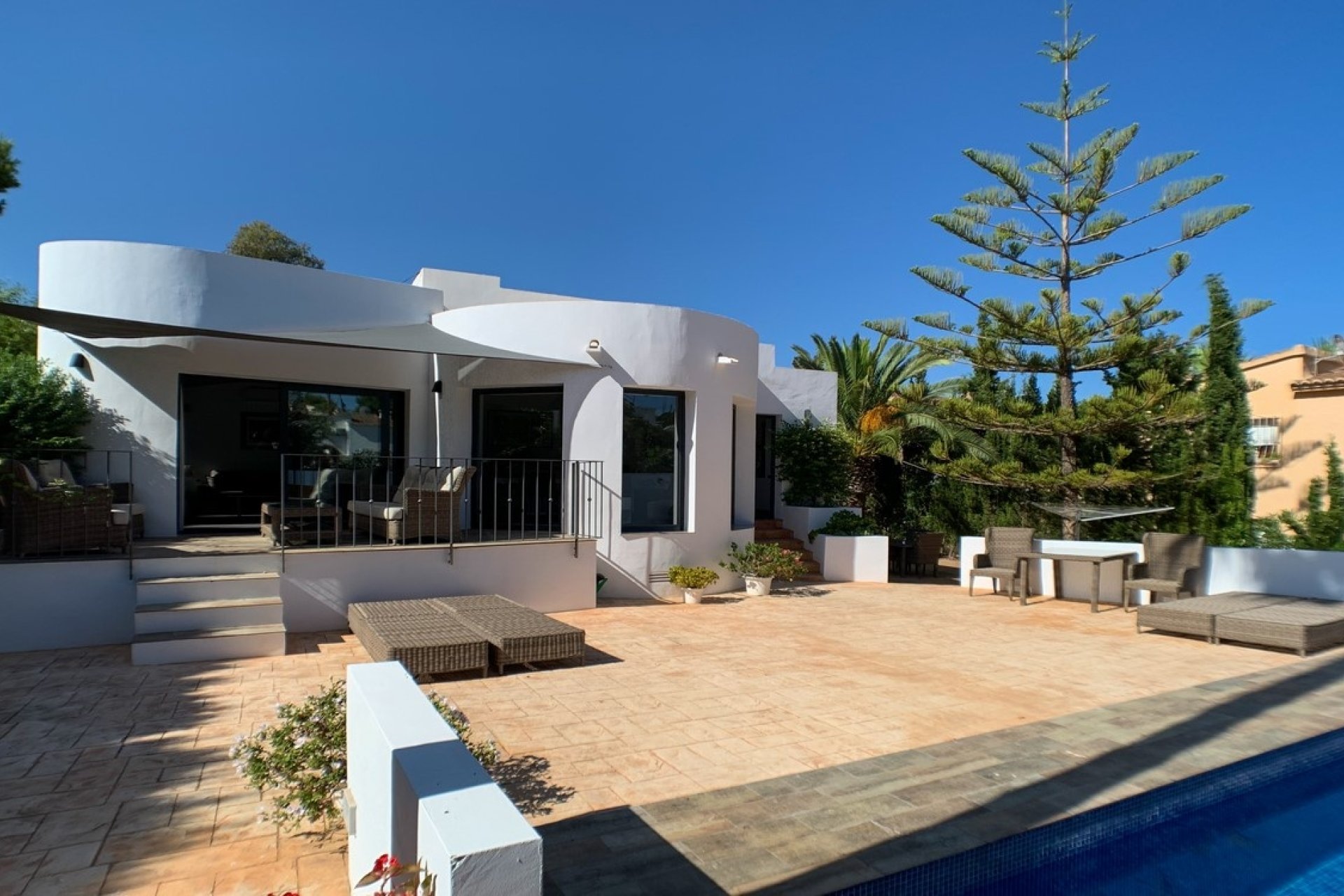 Moderne Villa zum Verkauf in Cometa Moraira in der Nähe der Stadt