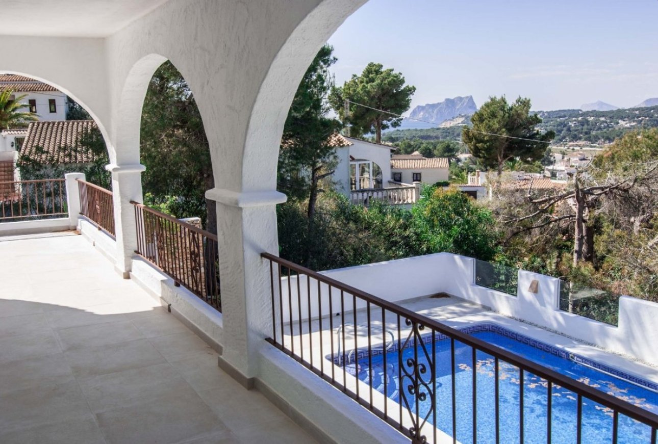 Modernisierte Villa mit Meerblick zum Verkauf in Paichi Moraira