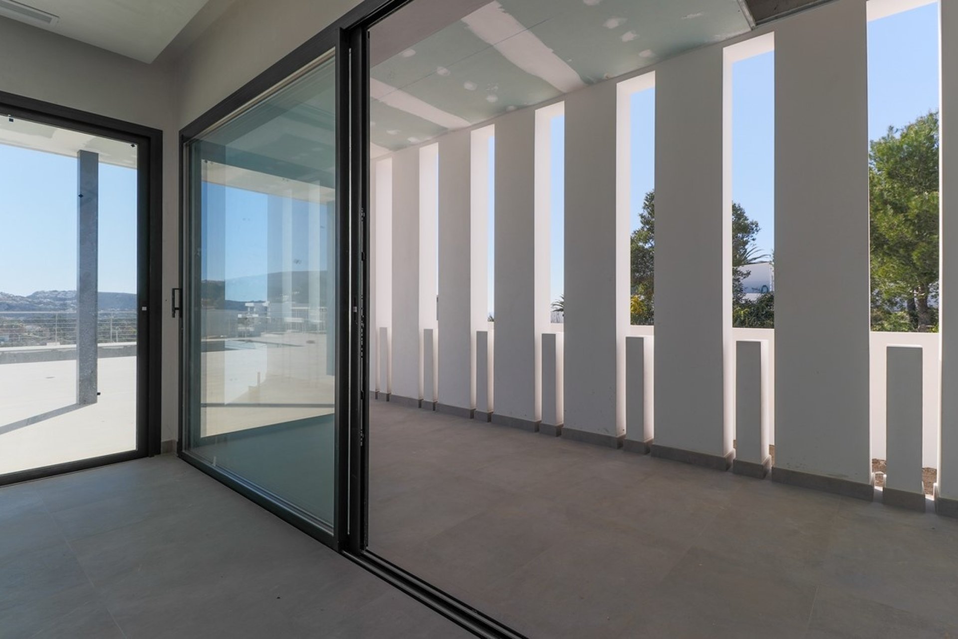 Nieuwbouw villa met zeezicht te koop dichtbij Moraira Costa Blanca