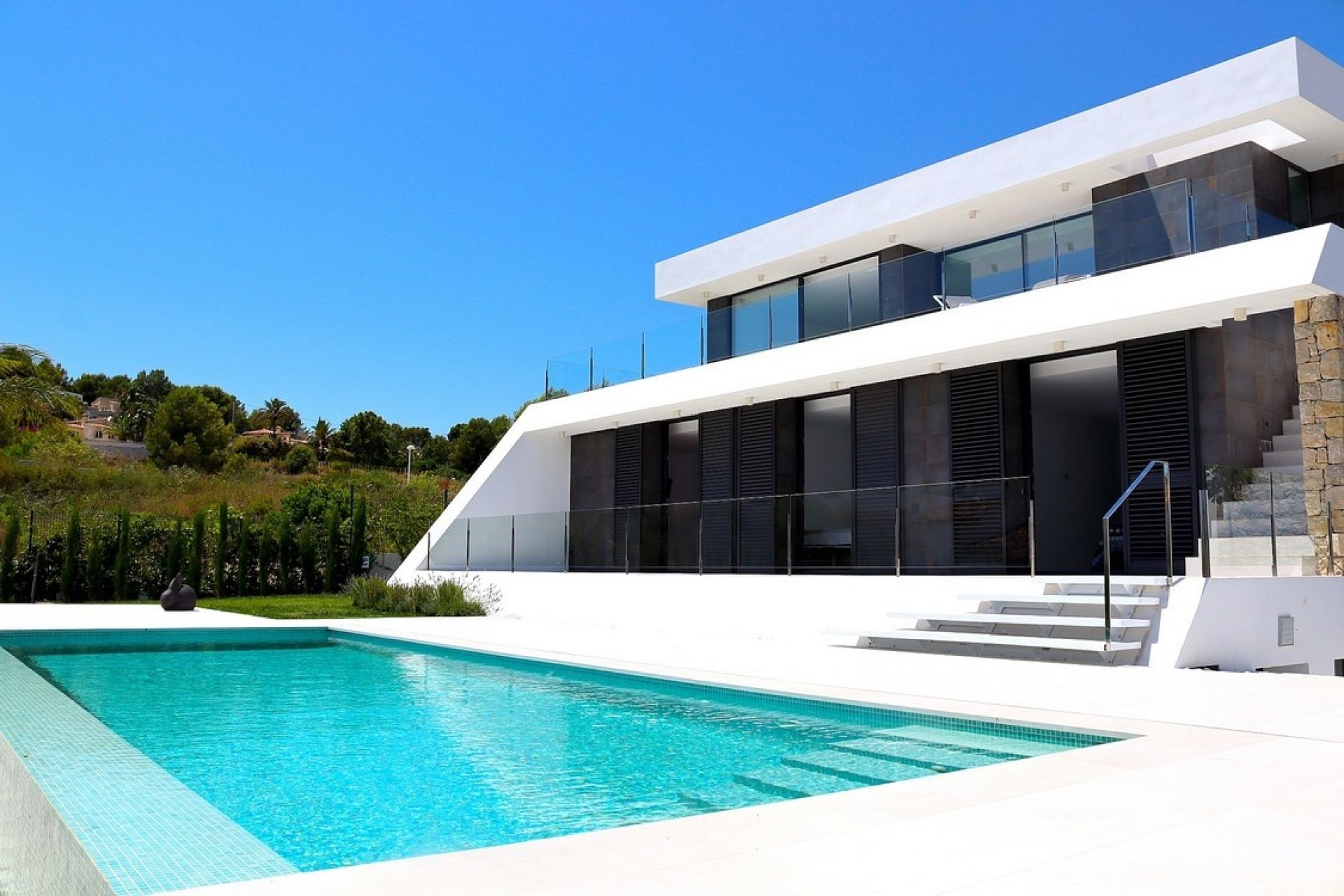 Nieuwbouw villa te koop in Moraira met uitzicht op zee