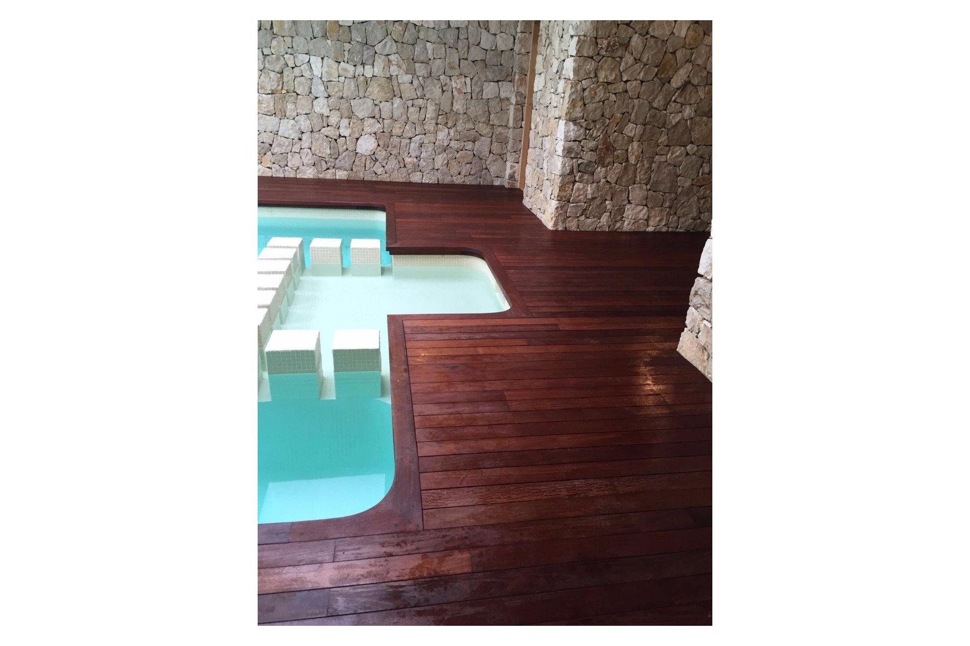 photo of indoor pool in jardines de montemar benissa