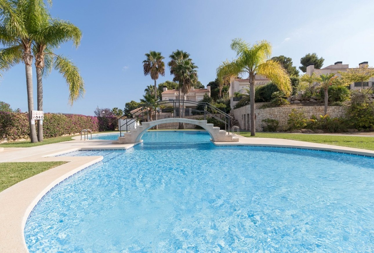 Piscina comunitaria principal en Moraira Sport