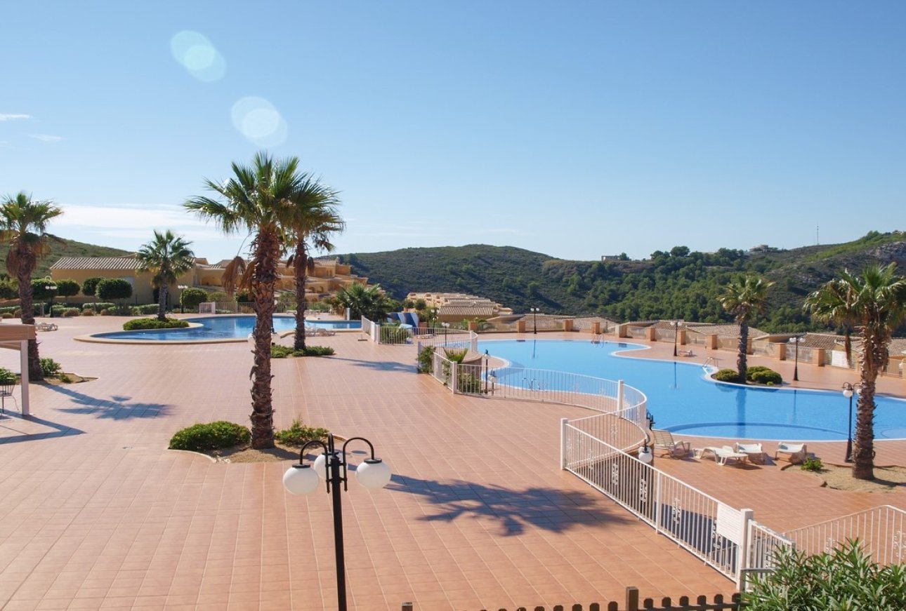 Piscina comunitaria superior en Montecala Cumbre del Sol