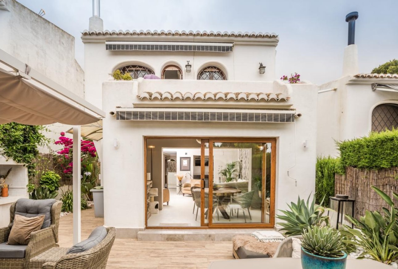 Renovierte Luxusvilla zum Verkauf in Cometa Moraira