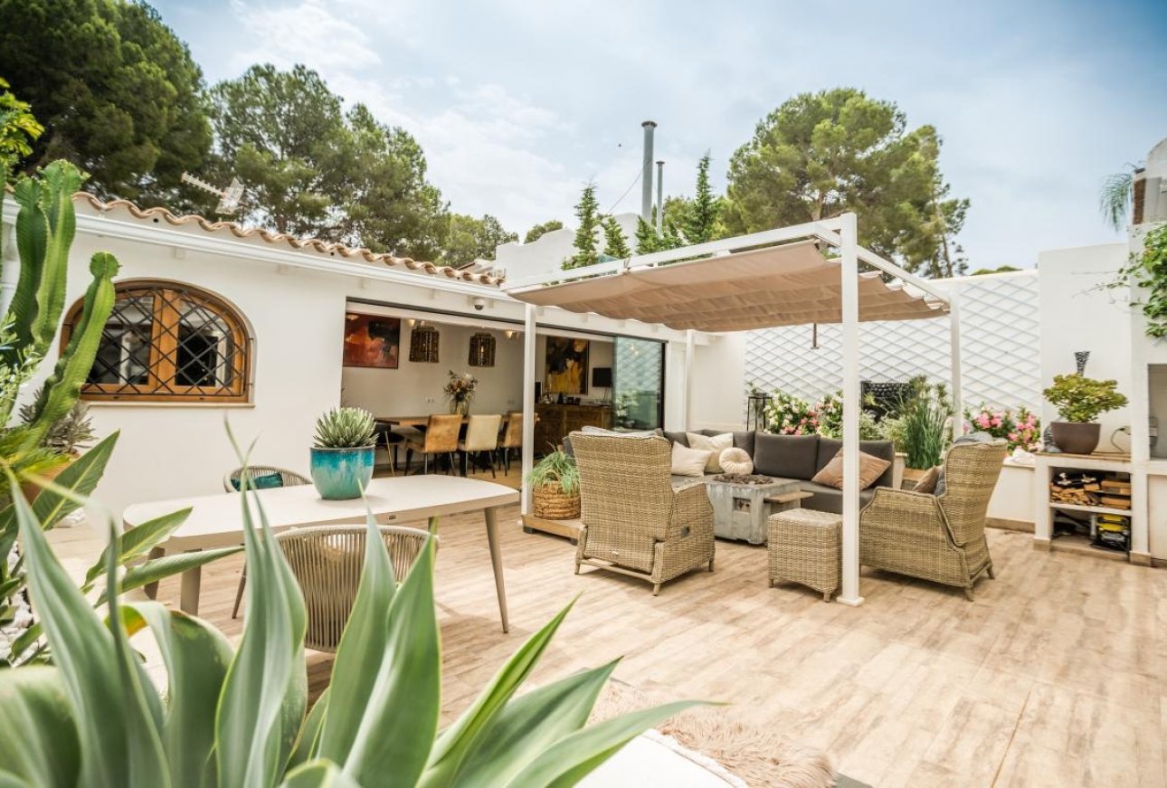 Renovierte Luxusvilla zum Verkauf in Cometa Moraira