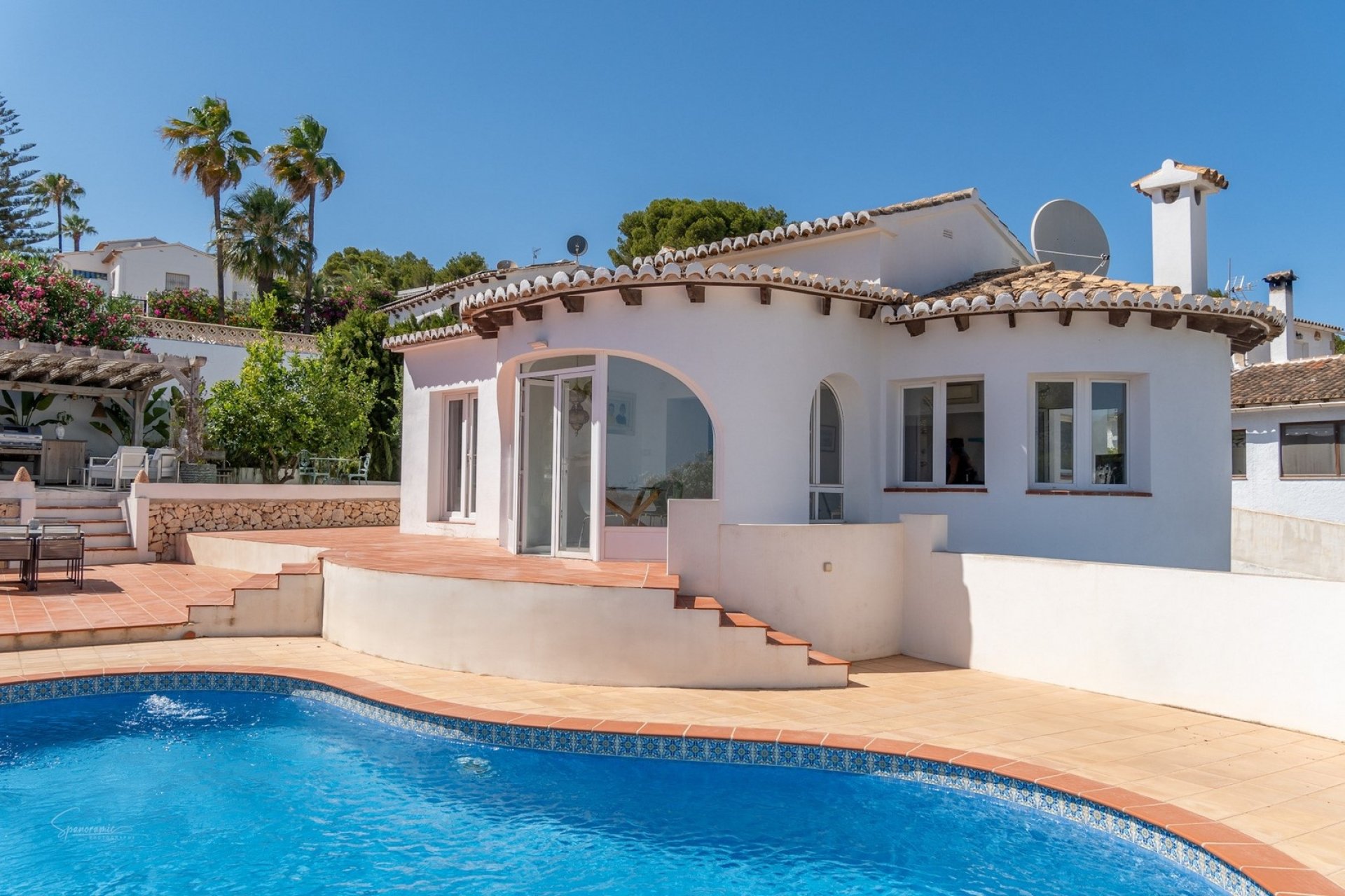 Sabatera Villa, Moraira, Meerblick, Spaziergang zur Stadt - Poolfassade