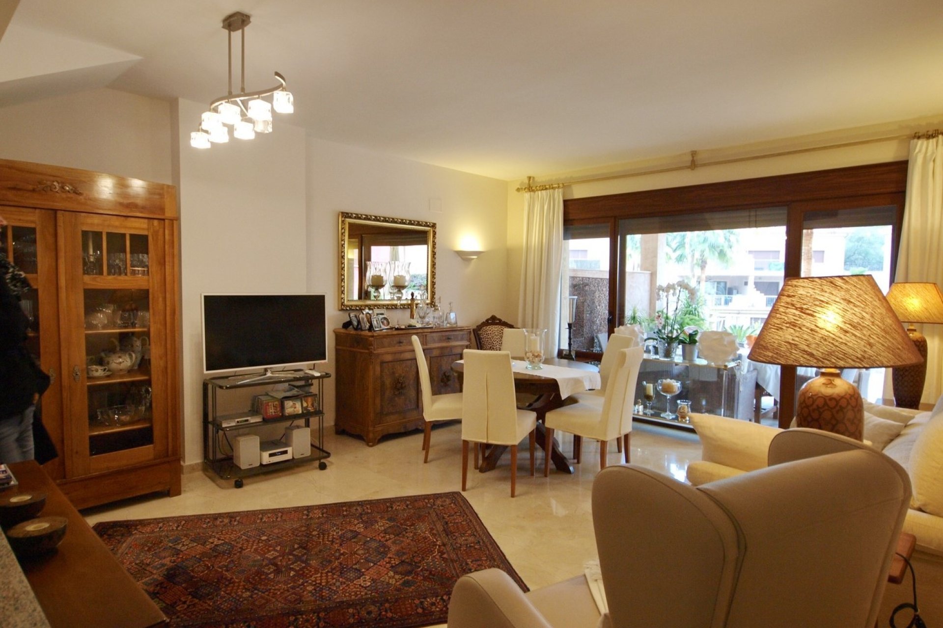 Sala de estar en apartamento jardines de montemar