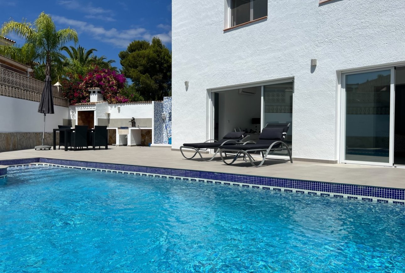 Sea view villa for sale in Moravit Moraira walking to everything