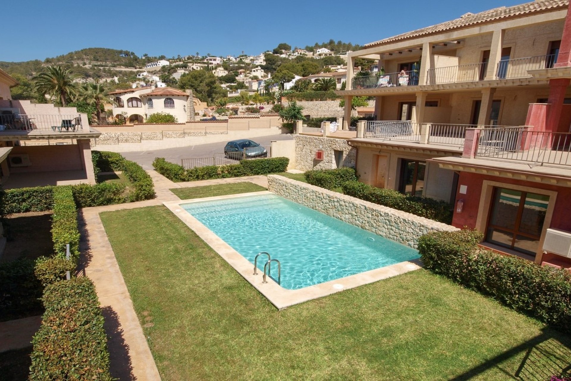Segunda área de piscina en Jardines de Montemar