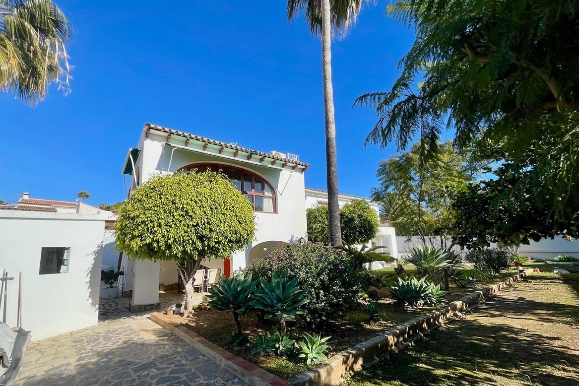 South-facing villa with sea views Costa Blanca